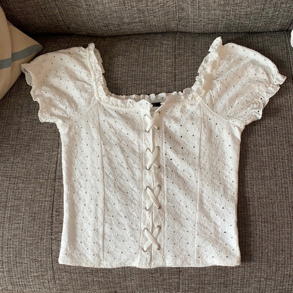 New Look Tops - Eyelet cropped puff sleeve